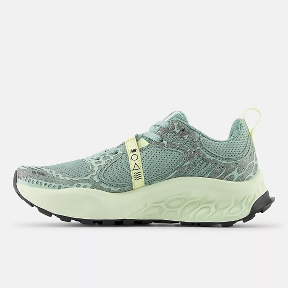 New Balance Hierro V8 Salt marsh con limelight y water cress